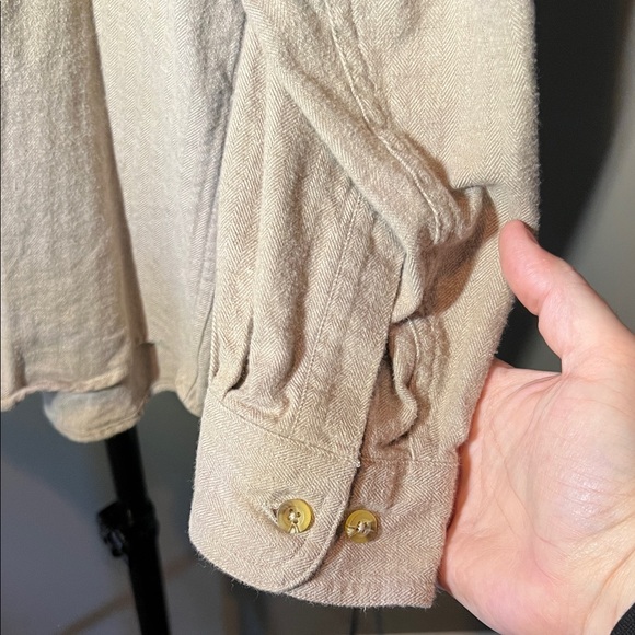 L.L. Bean Men's Light Tan Flannel Casual Button-Down Shirt - Picture 4 of 6